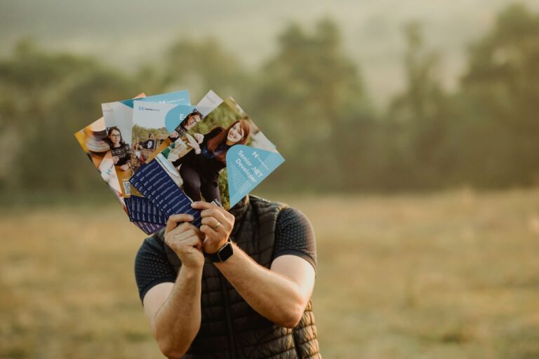 Brochure versus flyer: welke is geschikt voor jouw marketingdoelen?